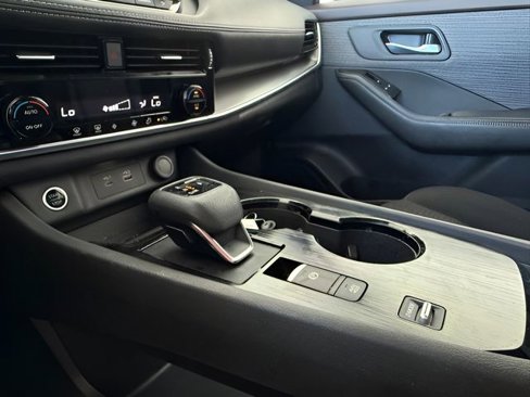 Used 2021 Nissan Rogue SV image 42