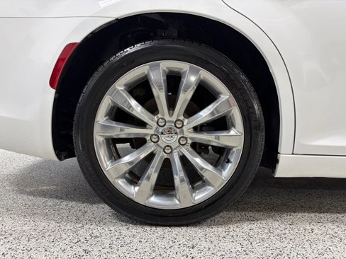 Used 2019 Chrysler 300 Limited image 16
