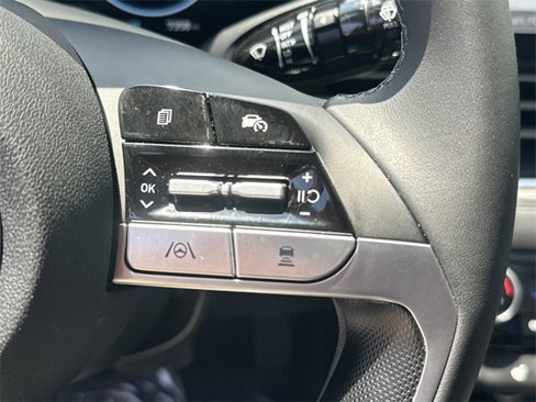 Certified 2025 Hyundai Elantra SEL image 23