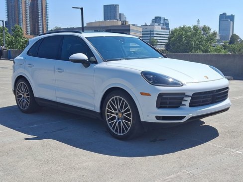 Certified 2023 Porsche Cayenne Platinum Edition image 7