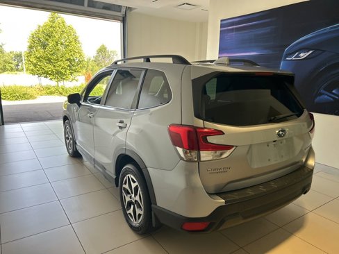 Used 2020 Subaru Forester Premium image 2