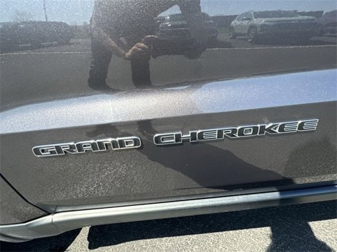 Used 2021 Jeep Grand Cherokee Laredo image 33