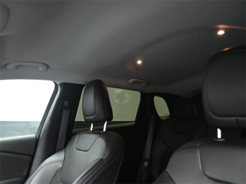 Used 2021 Jeep Cherokee Latitude Plus image 10