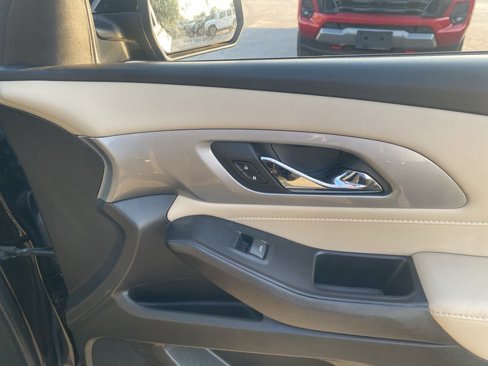 Used 2022 Chevrolet Traverse LS image 17