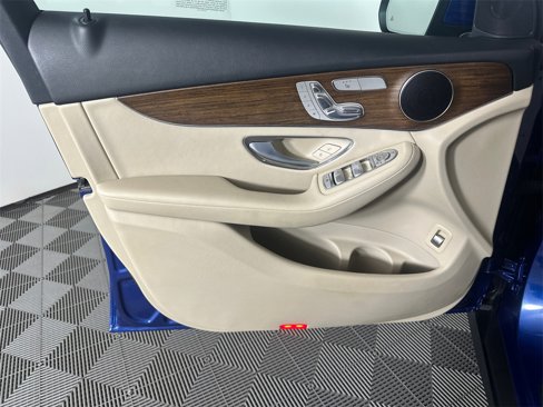 Used 2022 Mercedes-Benz GLC 300 image 10