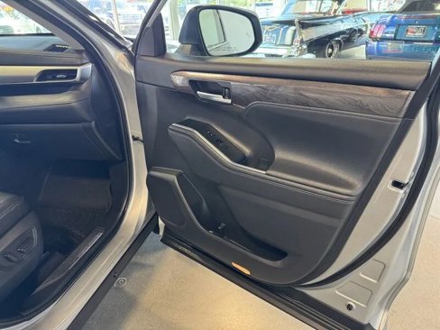 Used 2020 Toyota Highlander Platinum image 23