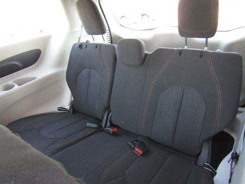 Used 2017 Chrysler Pacifica Touring image 14