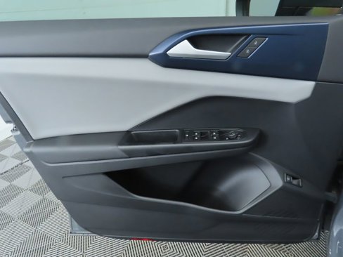 Certified 2022 Volkswagen Taos SE image 25