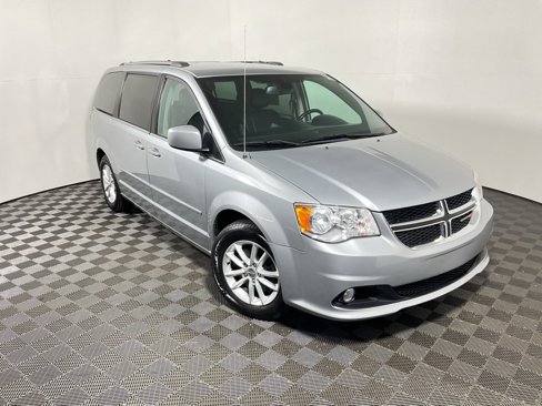 Used 2019 Dodge Grand Caravan SXT image 3