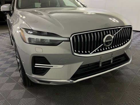 Certified 2023 Volvo XC60 T8 Ultimate w/ Climate Package image 8