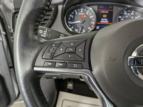 Used 2020 Nissan Rogue SV image 20