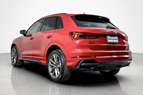 Used 2022 Audi Q3 2.0T Premium w/ Black Optic Sport Package image 3