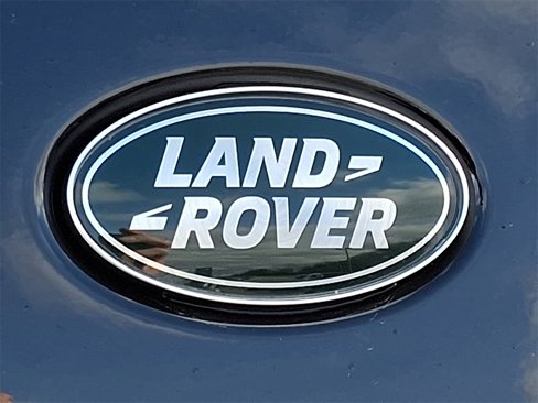 Certified 2025 Land Rover Discovery S image 18