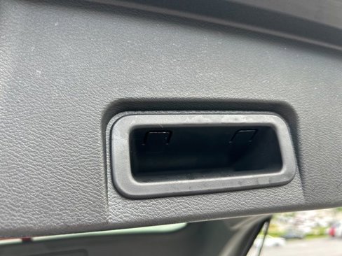 Used 2023 Nissan Rogue SV image 32
