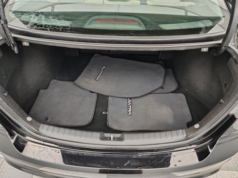 Used 2017 Hyundai Elantra SE image 16