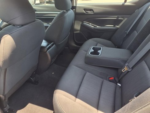 Used 2023 Nissan Altima 2.5 SV image 9