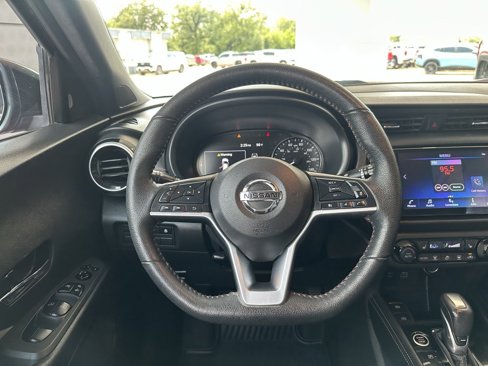 Used 2021 Nissan Kicks SR image 19
