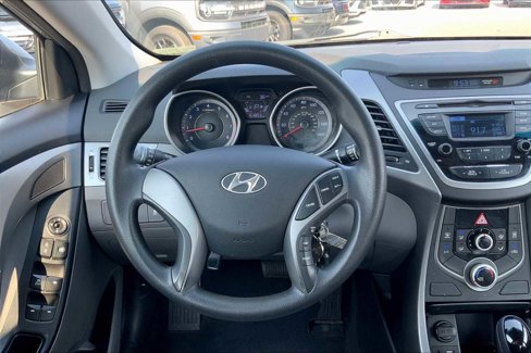 Used 2014 Hyundai Elantra SE image 5