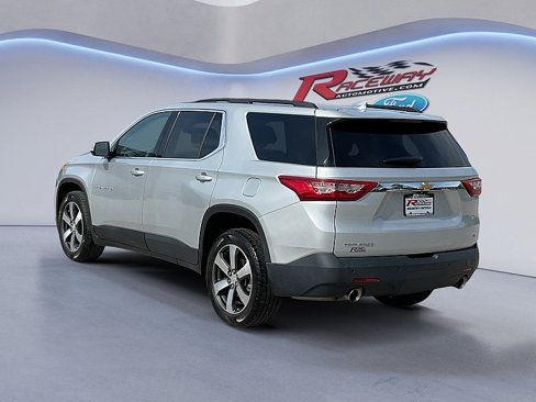Used 2020 Chevrolet Traverse LT w/ LT Premium Package image 3