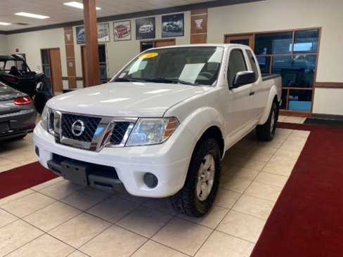 Used 2012 Nissan Frontier SV image 1