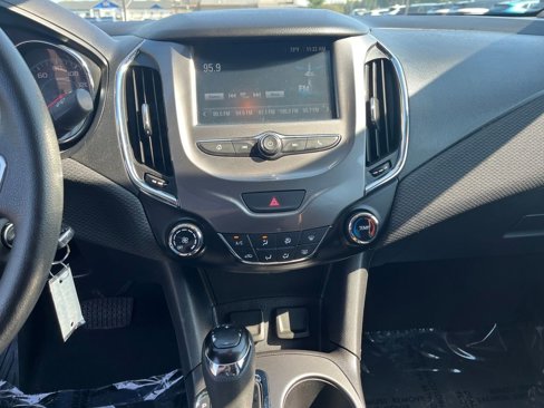Used 2017 Chevrolet Cruze LT image 17