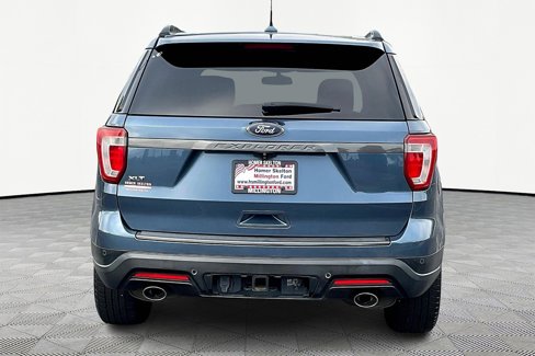 Used 2018 Ford Explorer XLT w/ Equipment Group 202A image 4