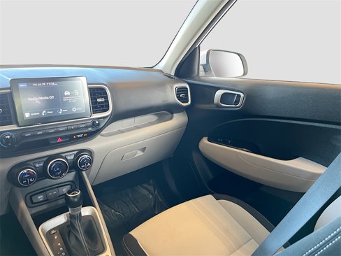 Used 2024 Hyundai Venue SEL image 22