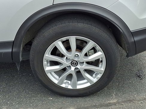 Used 2022 Nissan Rogue Sport S image 27