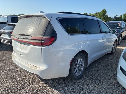 Used 2022 Chrysler Pacifica Touring-L image 3