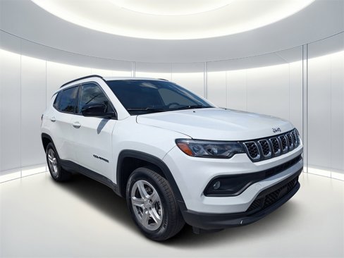 Used 2024 Jeep Compass Latitude image 1