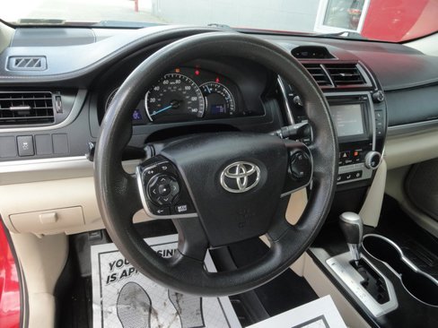 Used 2014 Toyota Camry LE image 6