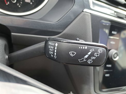 Used 2021 Volkswagen Tiguan SE R-Line image 17