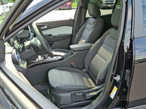 New 2025 Chevrolet Trax LT w/ Sunroof Package image 14
