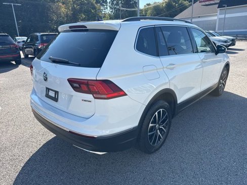 Certified 2021 Volkswagen Tiguan SE w/ Panoramic Sunroof Package image 10