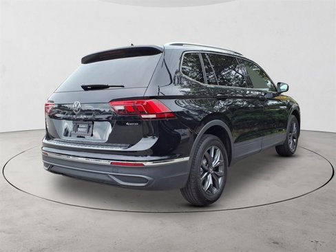 Used 2022 Volkswagen Tiguan SE image 5