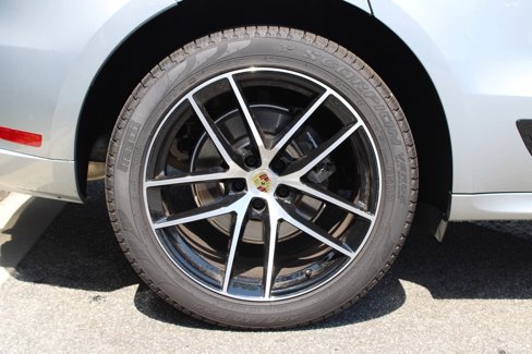 Certified 2024 Porsche Macan image 15