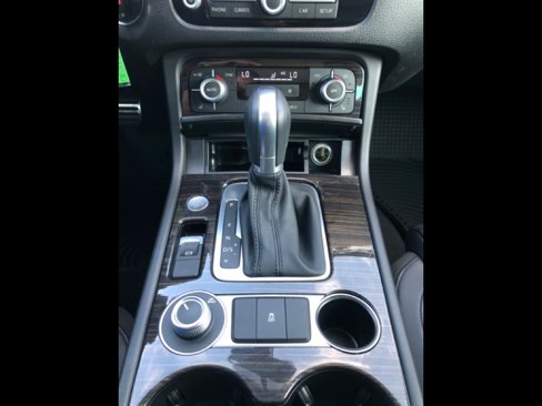 Used 2015 Volkswagen Touareg Executive image 12