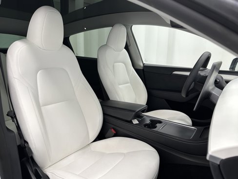Used 2023 Tesla Model Y Long Range image 18