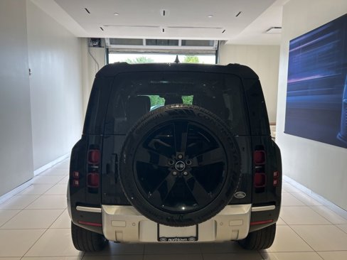 Used 2023 Land Rover Defender 110 S image 14