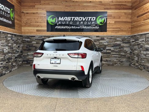 Used 2020 Ford Escape SE image 14