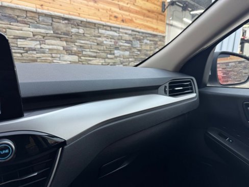 Used 2020 Ford Escape SE image 41