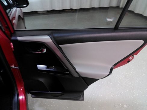 Used 2016 Toyota RAV4 Limited image 26