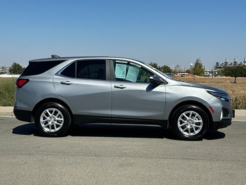 Used 2023 Chevrolet Equinox LT image 3