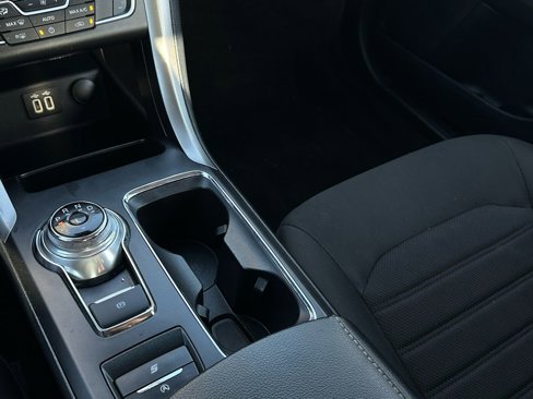 Used 2020 Ford Fusion SE image 24