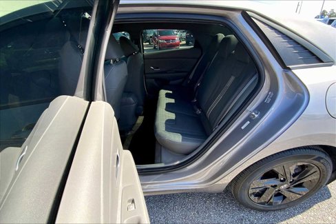 Used 2023 Hyundai Elantra SEL image 19