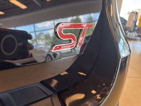 Used 2022 Ford Explorer ST w/ ST Street Pack image 17