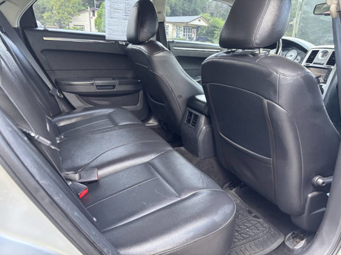 Used 2009 Chrysler 300 Touring image 24