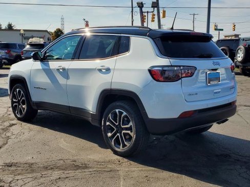Used 2022 Jeep Compass Limited image 4