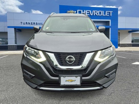 Used 2019 Nissan Rogue SV image 2