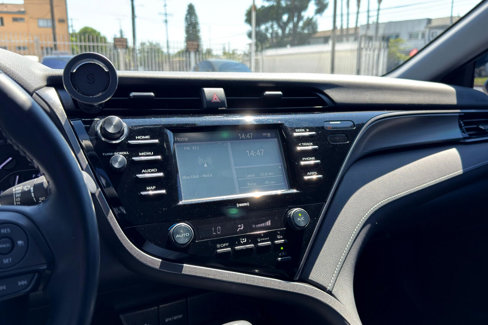 Used 2020 Toyota Camry SE image 12